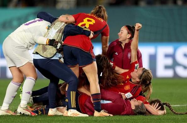 西班牙队连续不败,战胜瑞典队升至小组第一 西班牙队连续不败,战胜瑞典队升至小组第一